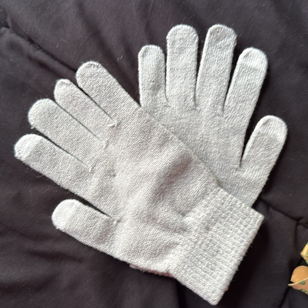 Hat and gloves gift set - Picture 2 of 4